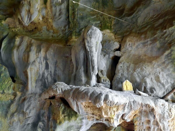 caves in vang vieng 4
