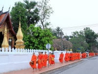 Day 3: Tak Bat - Luang Prabang Temples (B) 